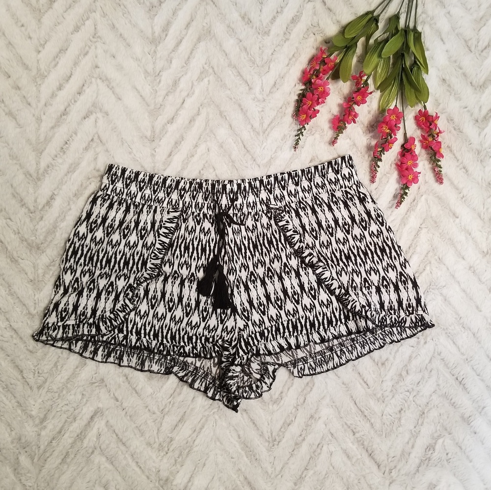New Ruffled Hem Shorts